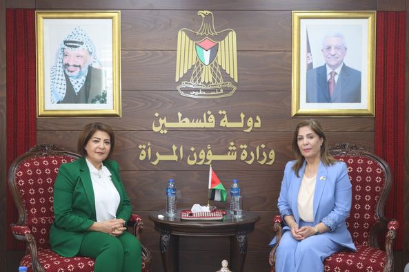 التقت وزيرة شؤون المرأة منى الخليلي، مع د.نسرين التميمي رئيسة سلطة جودة البيئة والوفد المرافق