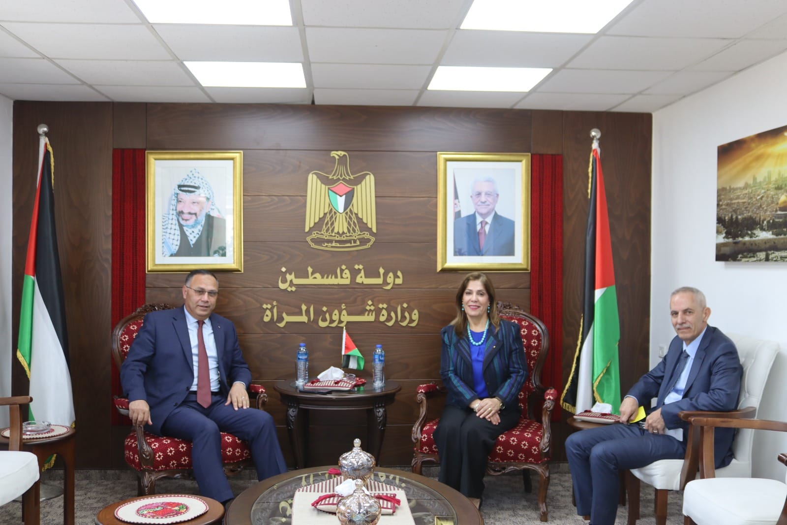 بحثت  وزيرة شؤون المرأة منى الخليلي، مع رئيس هيئة التقاعد الفلسطينية د.ماجد الحلو