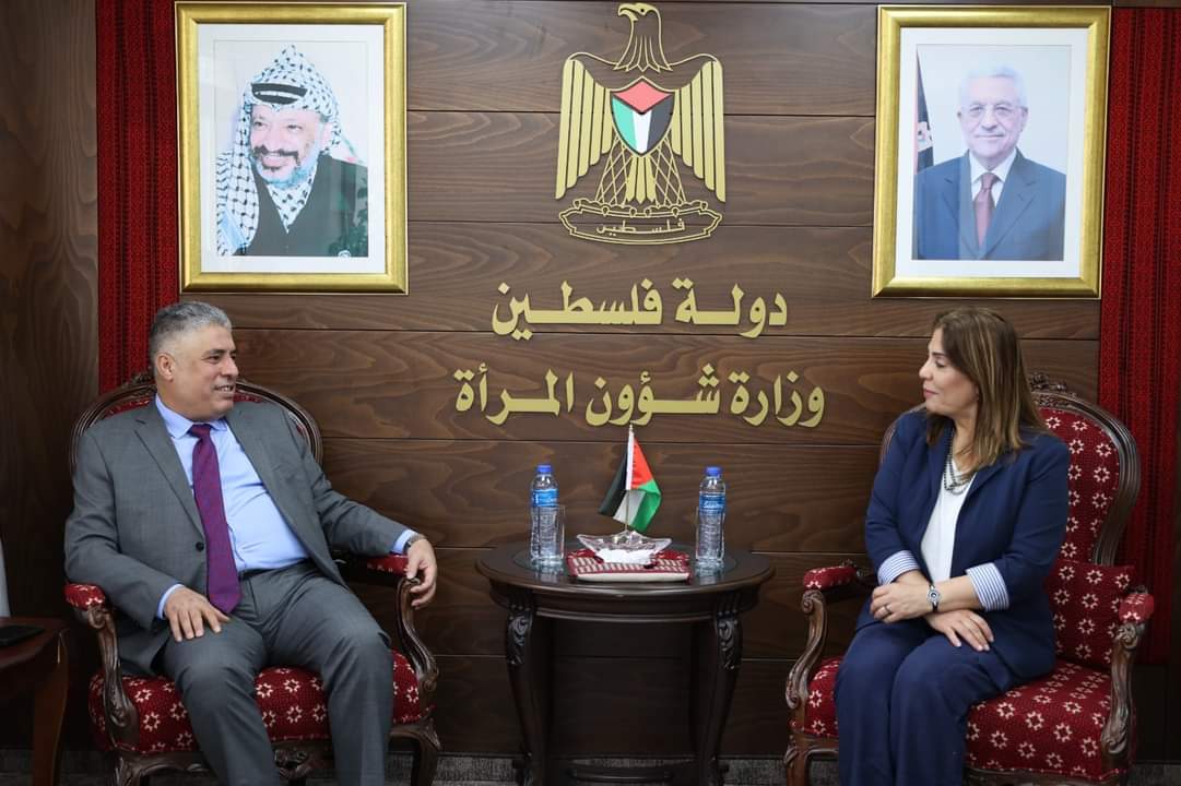 Al-Khalili in a meeting with Risk Prevention and Agricultural Insurance Fund: We seek to promote women's social and economic rights and encourage them to invest in their land and agriculture.الخليلي في لقائها مع صندوق درء المخاطر والتأمينات الزراعي