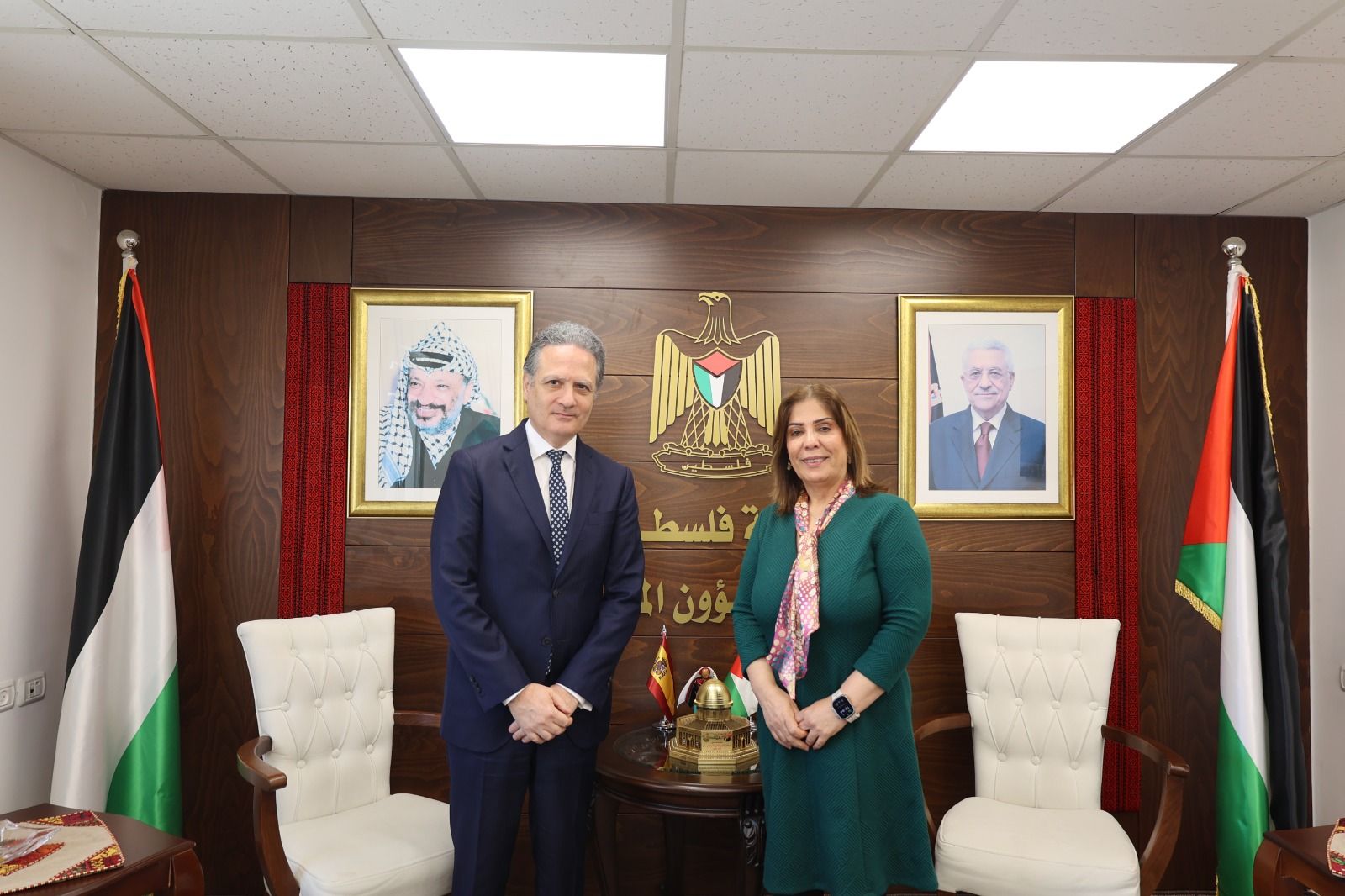 وزيرة شؤون المرأة تبحث مع القنصل الإسباني العام سبل تعزيز الدعم الدولي لحماية النساء والفتيات