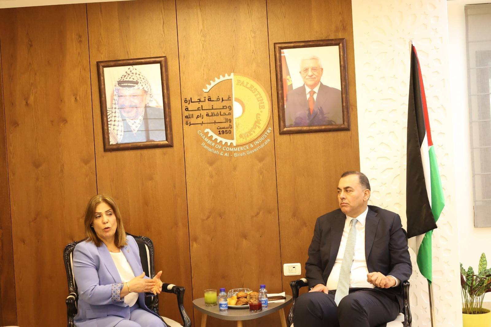 وزيرة شؤون المرأة ورئيس غرفة تجارة وصناعة رام الله والبيرة يبحثان آليات تمكين النساء وتعزيز حضورهن الاقتصادي