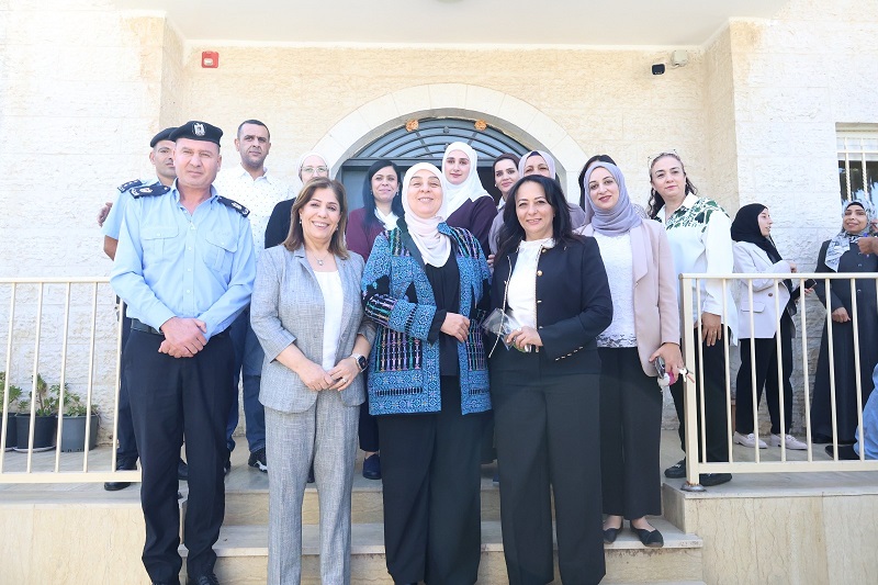 وزيرتا شؤون المرأة والتنمية الاجتماعية ومحافظ محافظة رام الله والبيرة يزرن مركز حماية المرأة في بيتونيا