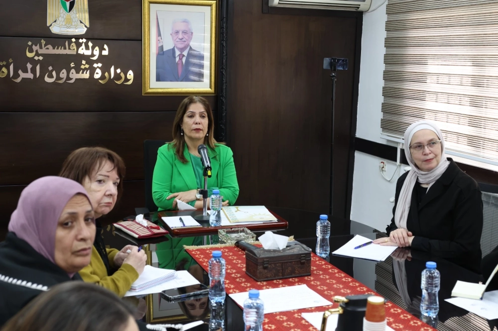 وزيرة شؤون المرأة تترأس اجتماع اللجنة الوطنية لتنفيذ قرار مجلس الأمن 1325 وتؤكد على تعزيز جهود رصد وتوثيق الانتهاكات ضد النساء