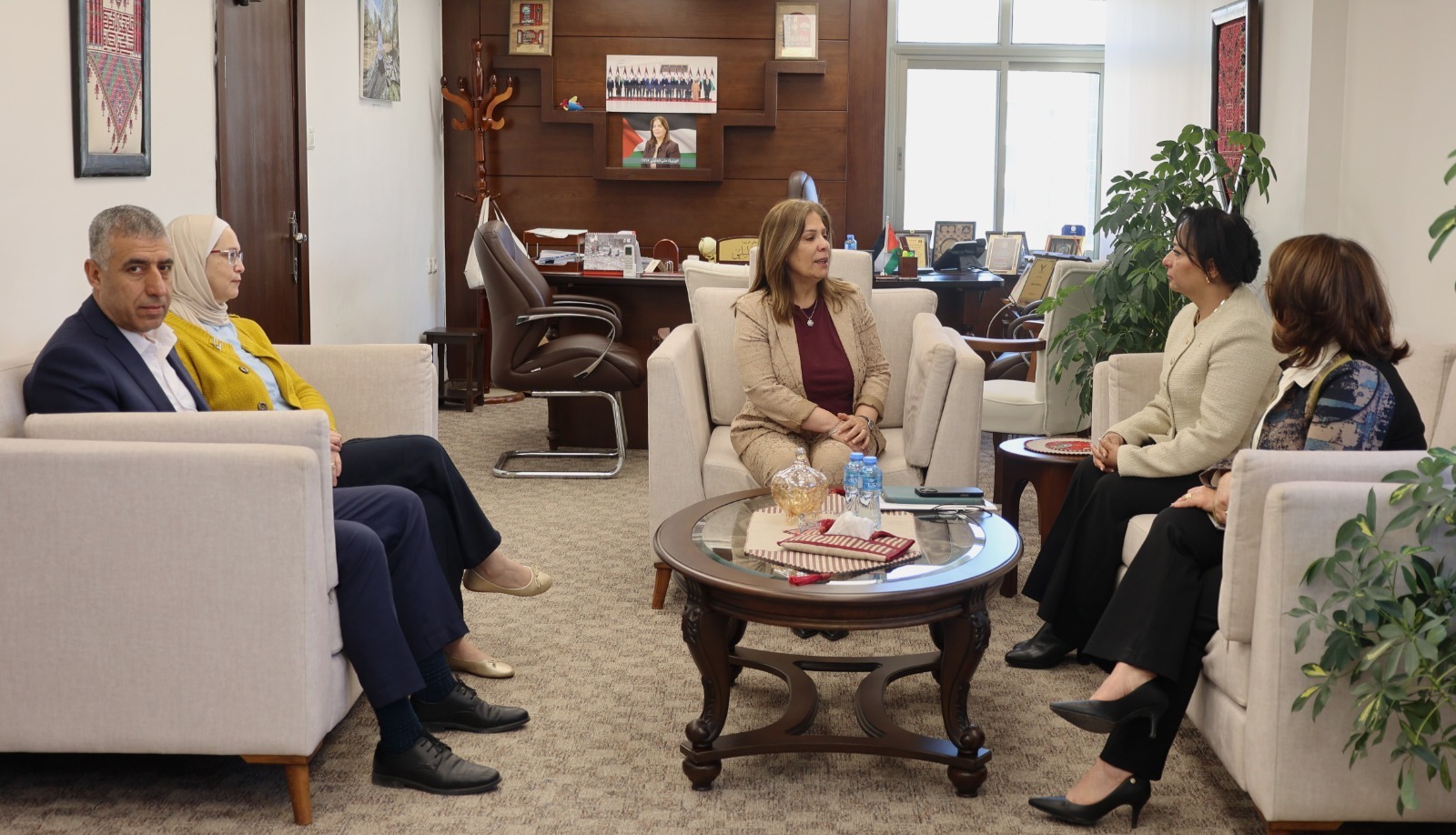 الخليلي وأبو عون تبحثان تطوير منظومة الاستجابة الوطنية للعنف ضد المرأة