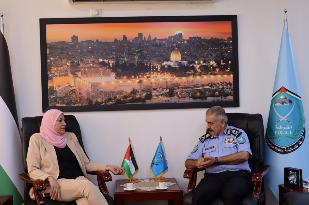 حمد تلتقي مدير عام جهاز الشرطة الفلسطينية