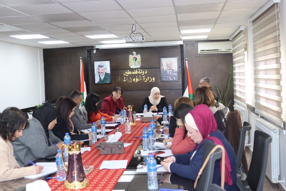 اجتماع د.آمال حمد وزيرة شؤون المرأة مع اللجنة الوطنية العليا لتطبيق قرار 1325 بشأن المرأة والأمن والسلام،