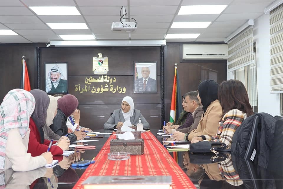 التقت د. آمال حمد وزيرة شؤون المرأة، في مقر الوزارة، مع أعضاء اللجنة الاستشارية لوحدات النوع الاجتماعي 